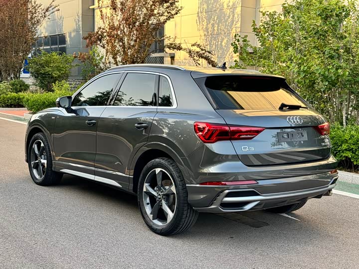 Фото 4 - Audi Q3