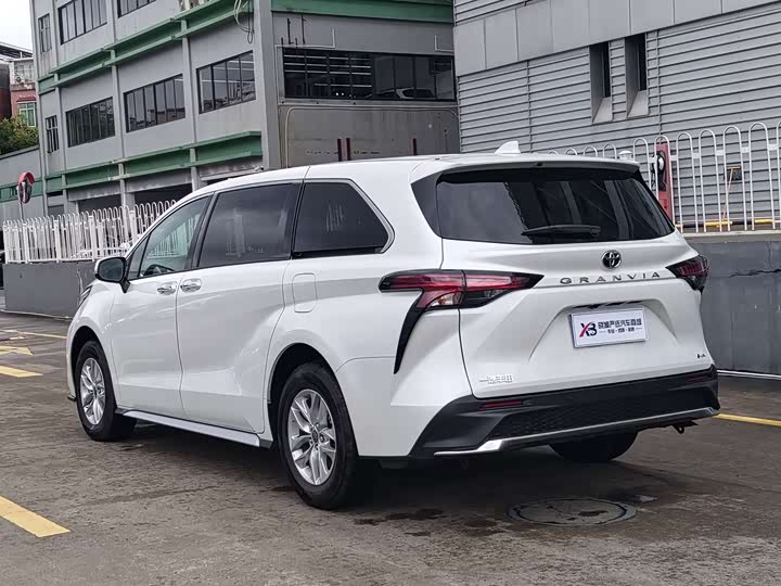 Toyota Granvia 2026 2026款 2.5L混动 舒适版