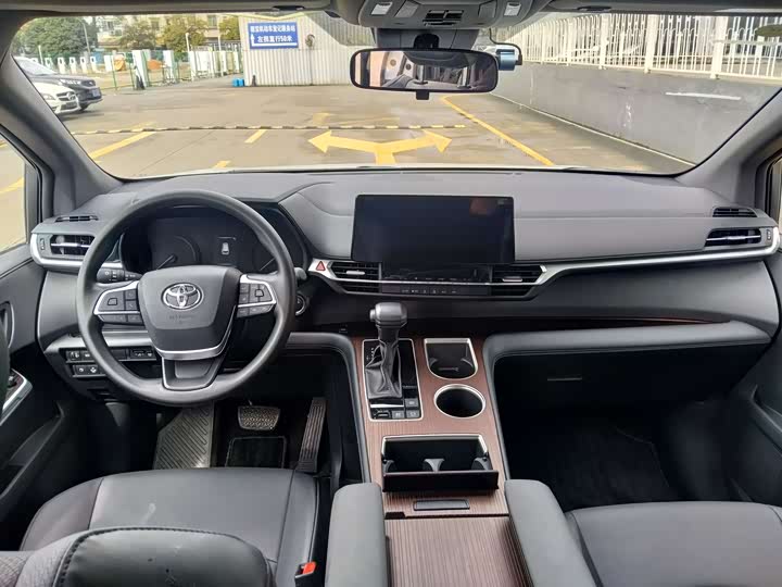 Toyota Granvia 2026 2026款 2.5L混动 舒适版