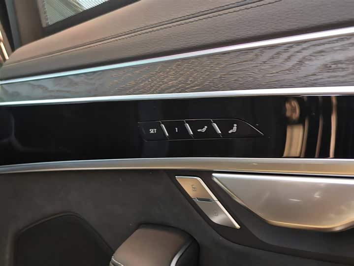 Audi A8 2025 2025款 A8L 50 TFSI quattro 臻选型