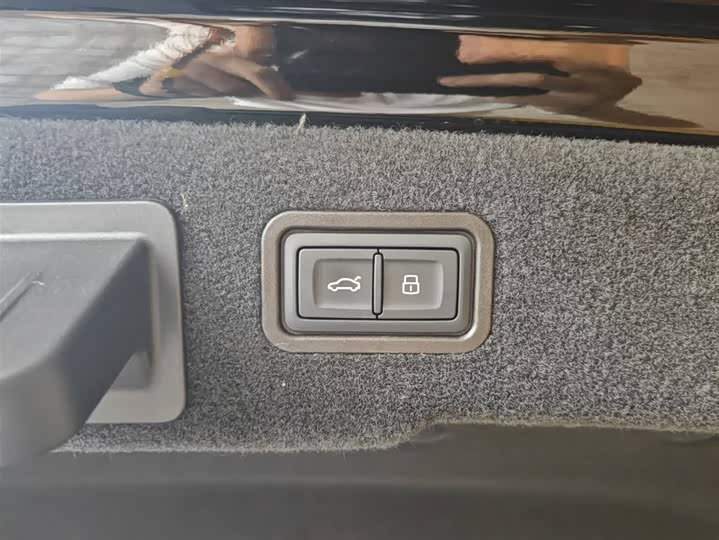 Audi A8 2025 2025款 A8L 50 TFSI quattro 臻选型