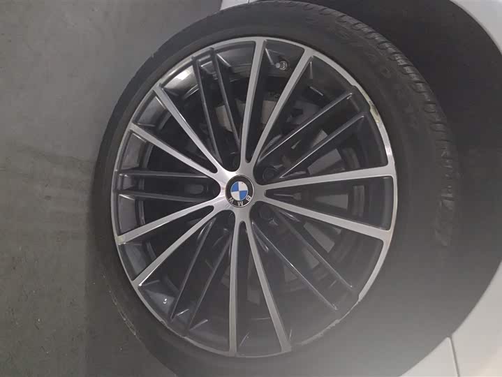 صورة 6 - BMW 5 Series