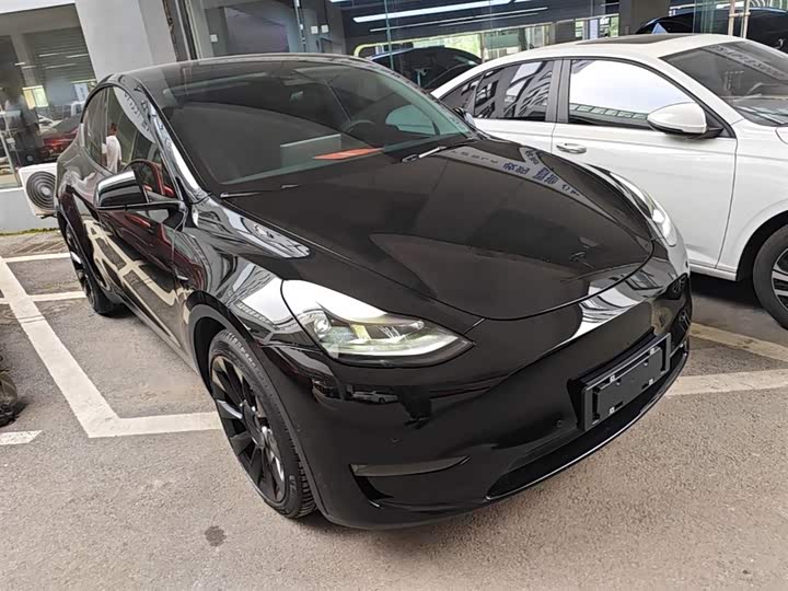 Zdjęcie 4 - Tesla Model Y