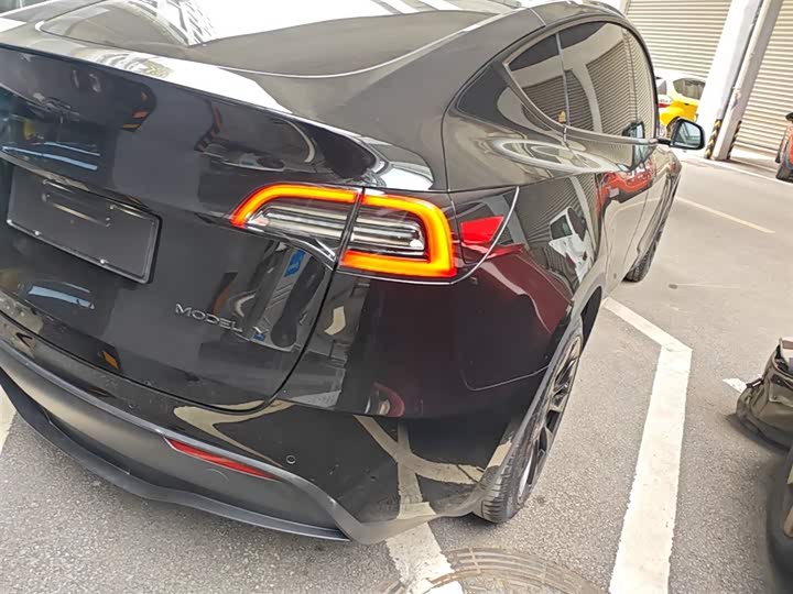 Zdjęcie 8 - Tesla Model Y
