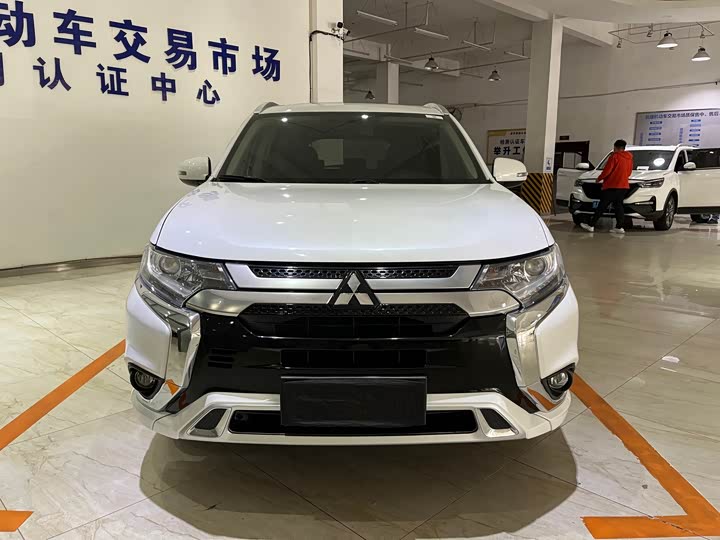Zdjęcie 2 - Mitsubishi Outlander