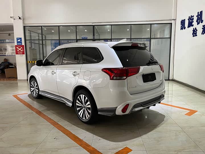Zdjęcie 6 - Mitsubishi Outlander
