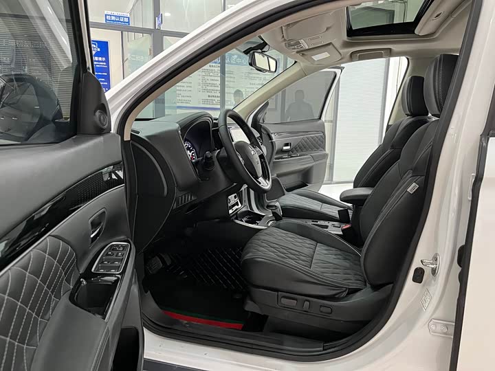Zdjęcie 8 - Mitsubishi Outlander