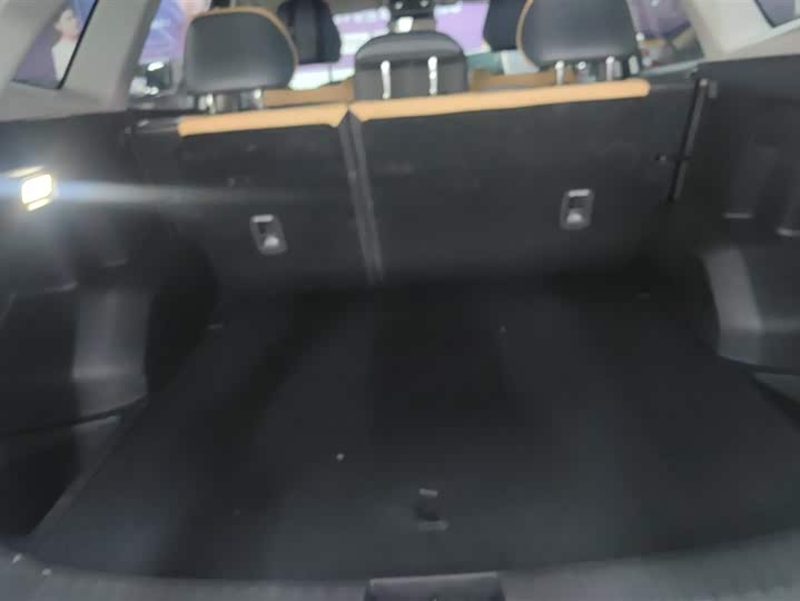 Zdjęcie 4 - Geely Atlas L
