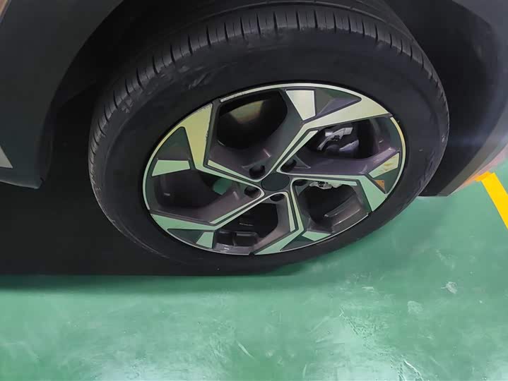 Zdjęcie 6 - Geely Atlas L