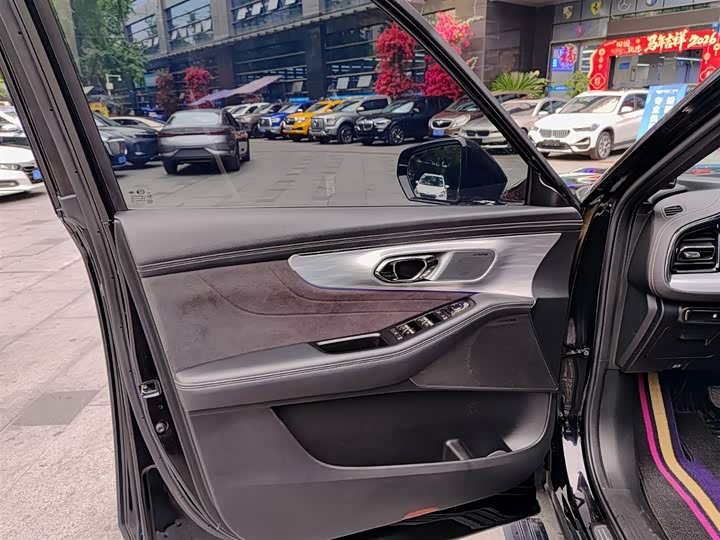 GAC Trumpchi GS8 2022 2022款 双擎系列 2.0TM 四驱尊贵版 （七座）
