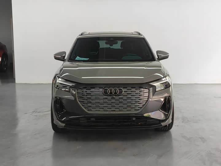 Photo 3 - Audi Q4 e-tron