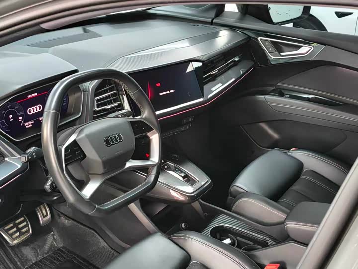 Photo 4 - Audi Q4 e-tron