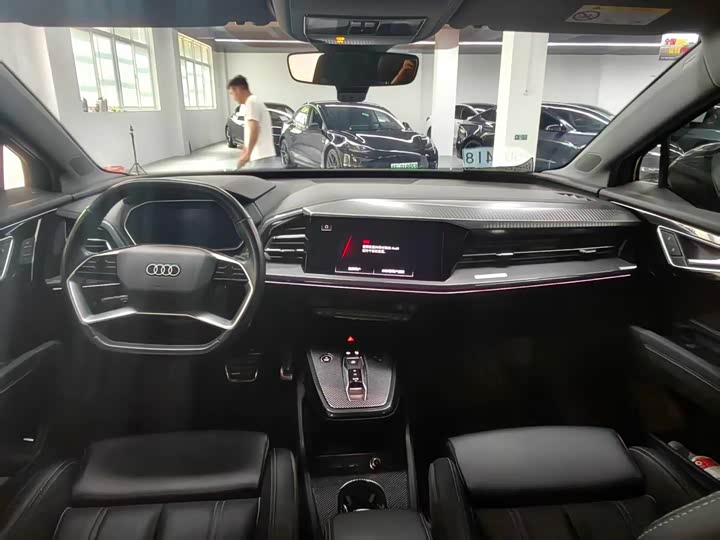 Photo 5 - Audi Q4 e-tron