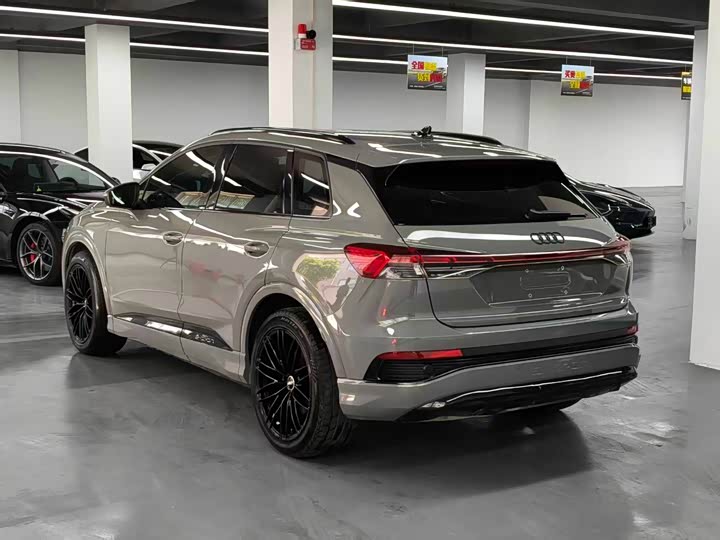 Photo 6 - Audi Q4 e-tron