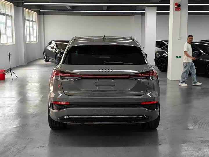 Photo 7 - Audi Q4 e-tron