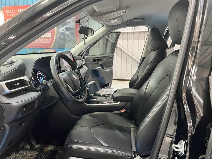 Фото 4 - Toyota Highlander