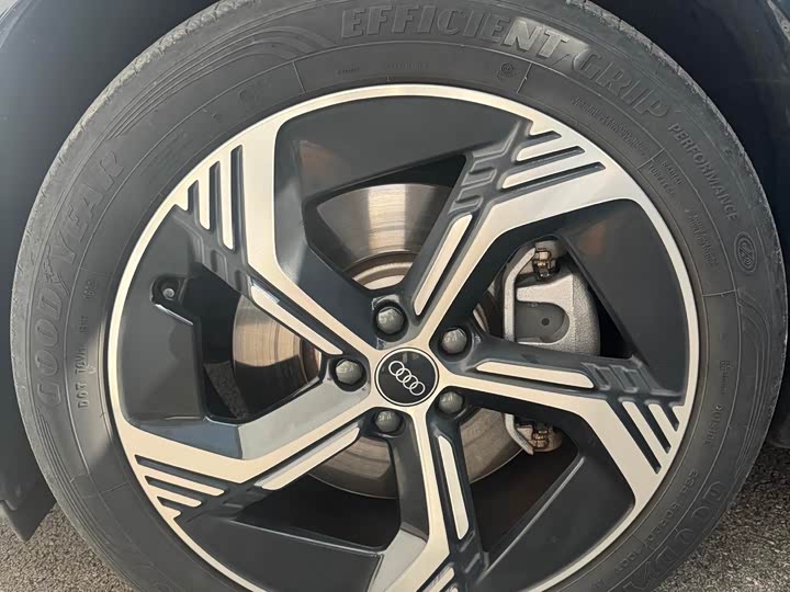 Фото 8 - Audi Q4 e-tron