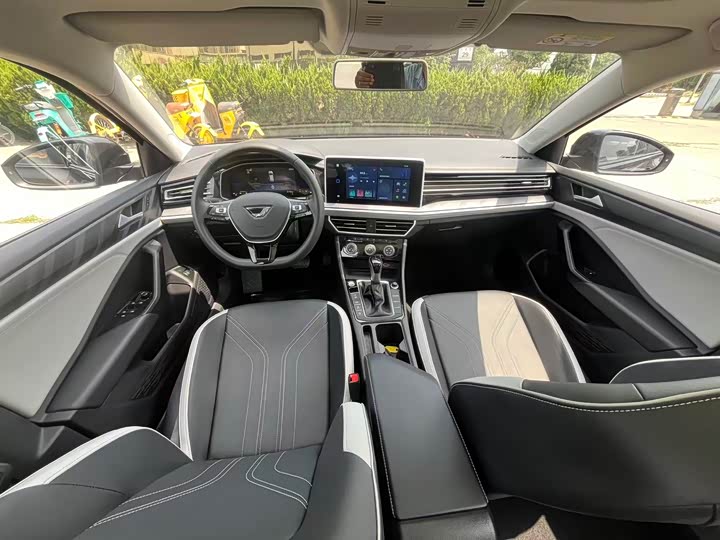 2025 Jetta VA7