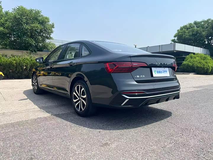 2025 Jetta VA7