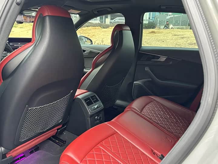 Фото 9 - Audi S4