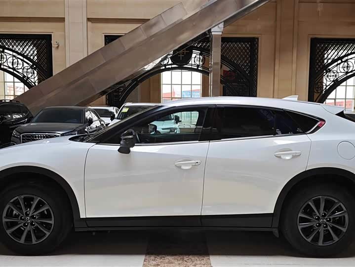 Mazda CX-4 2021 2021款 2.0L 自动两驱蓝天活力版