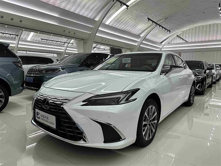 2025 Lexus ES