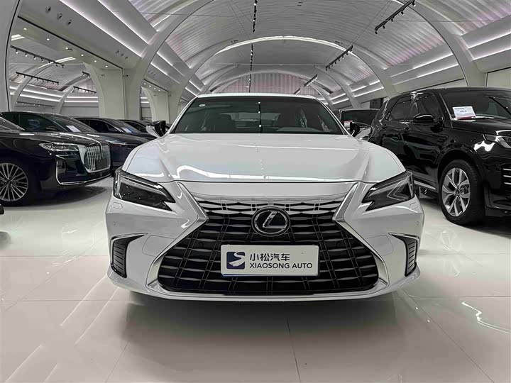 2025 Lexus ES
