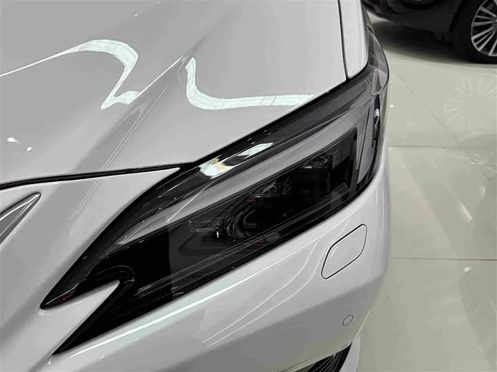 2025 Lexus ES
