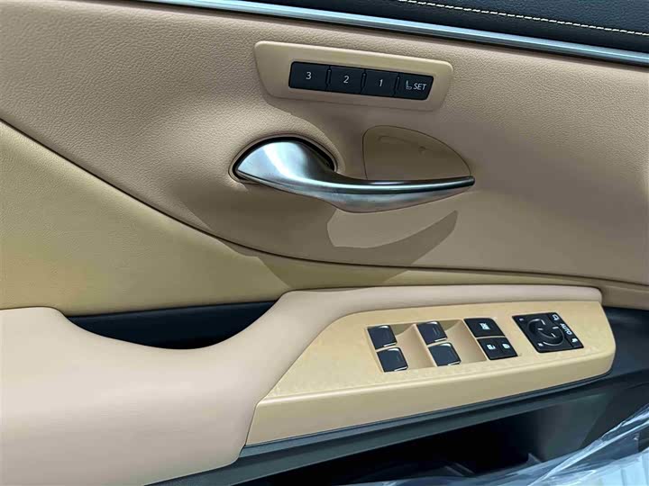 2025 Lexus ES