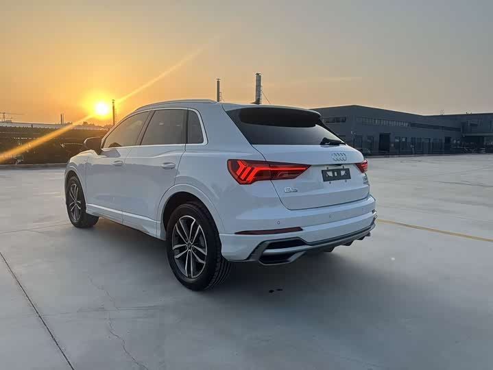 Zdjęcie 4 - Audi Q3