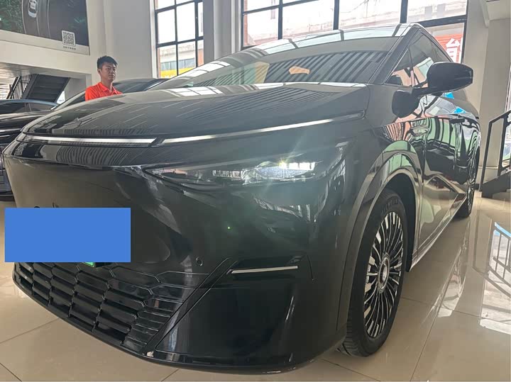 XPeng X9 2025 2025款 纯电 740超长续航 Max