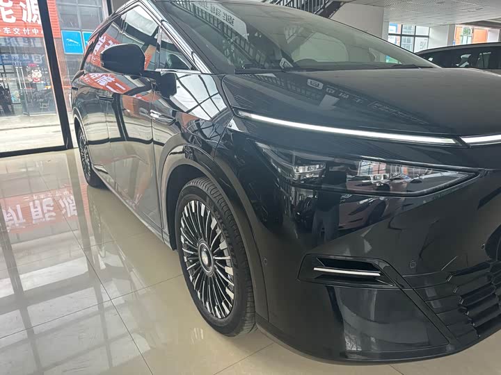 XPeng X9 2025 2025款 纯电 740超长续航 Max