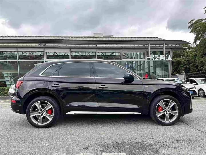 Фото 3 - Audi Q5L
