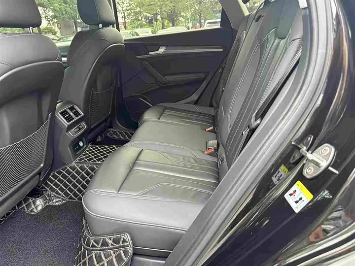 Фото 8 - Audi Q5L