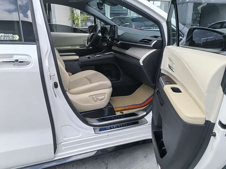 Фото 5 - Toyota Sienna