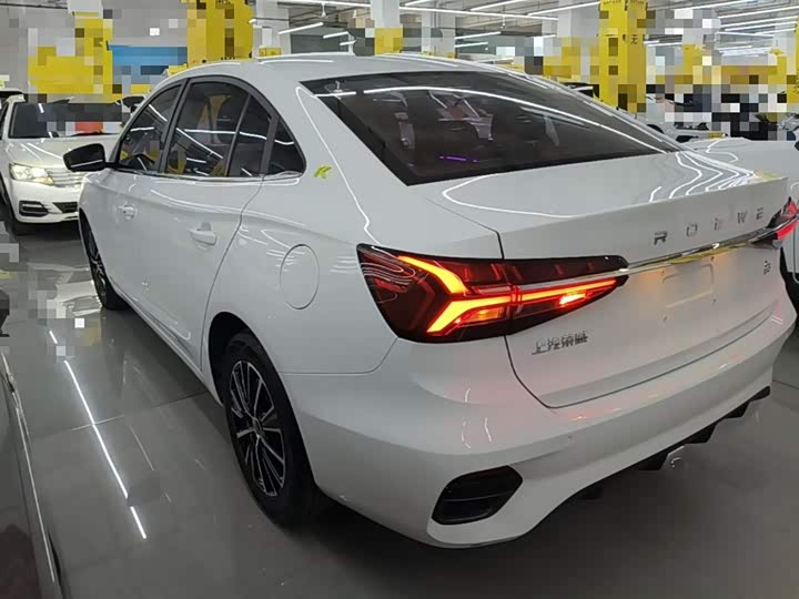 Фото 5 - Roewe i5