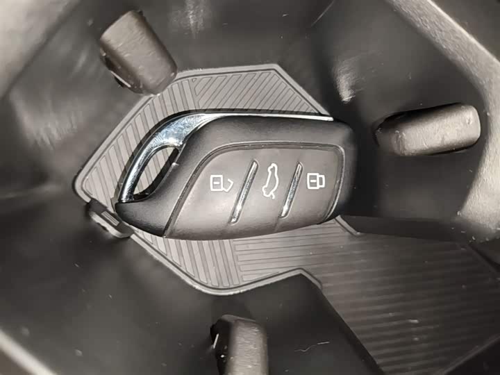 Фото 9 - Roewe i5