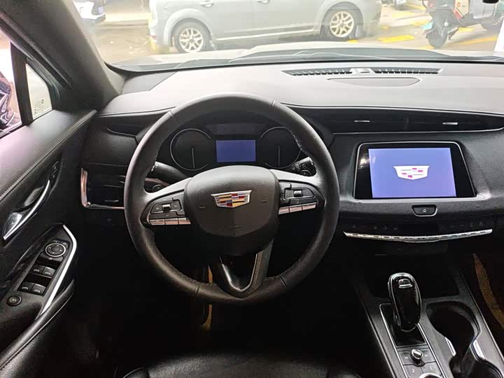Фото 4 - Cadillac XT4
