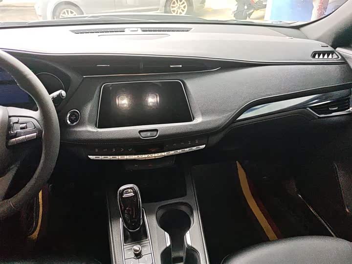 Фото 7 - Cadillac XT4