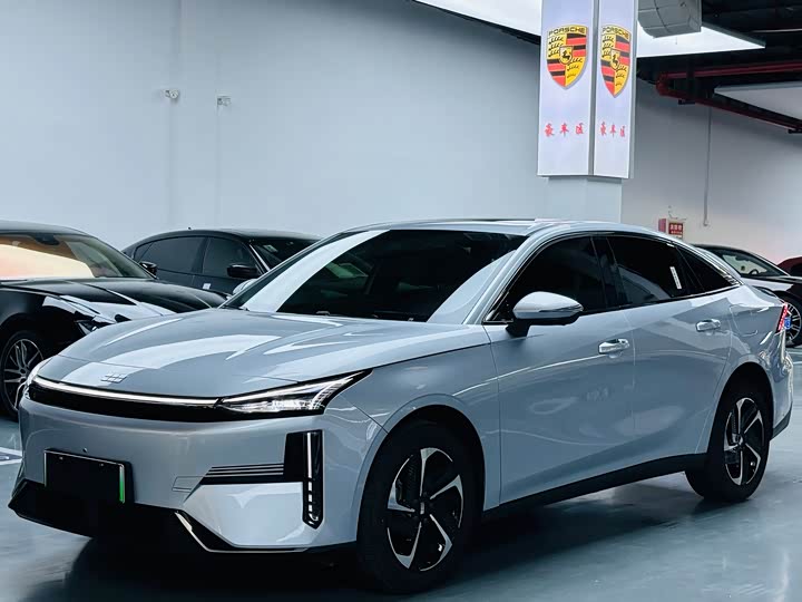 Geely Galaxy L6 2025 2025款 EM-i 140km 星舰版