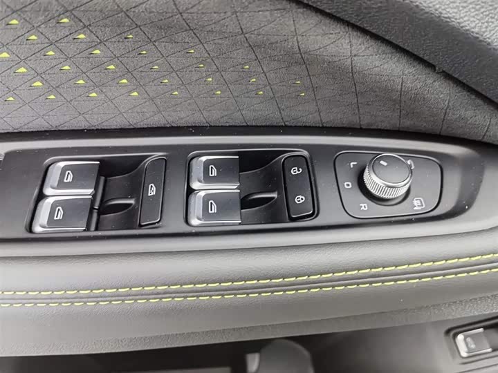 Geely Tugella S 2021 2021款 2.0TD 自动两驱闪电版