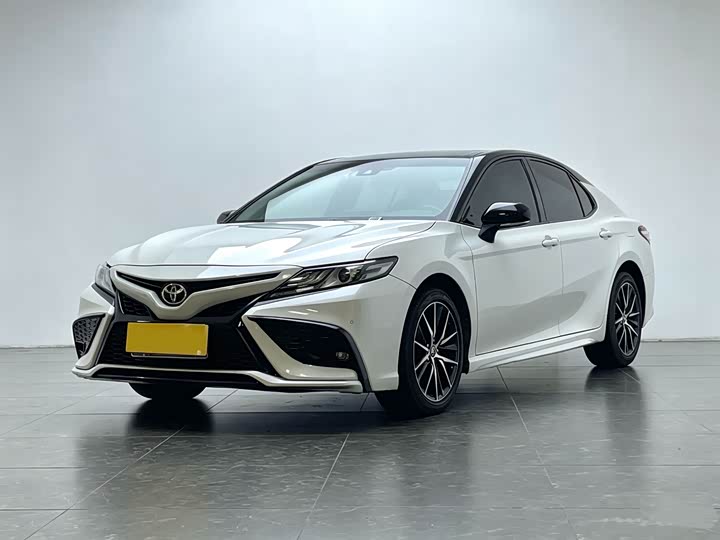 Фото 1 - Toyota Camry