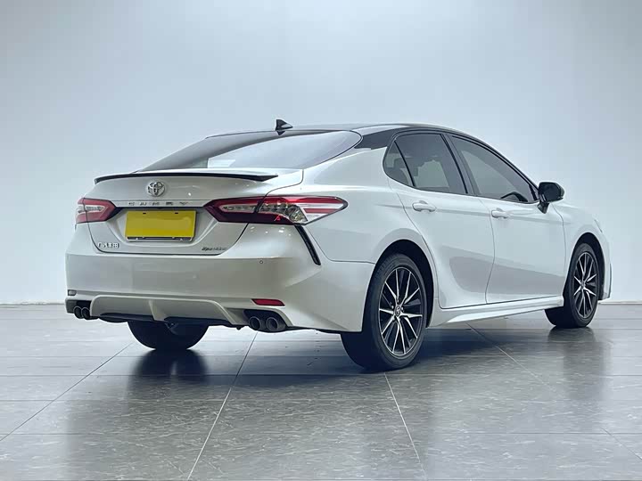 Фото 4 - Toyota Camry
