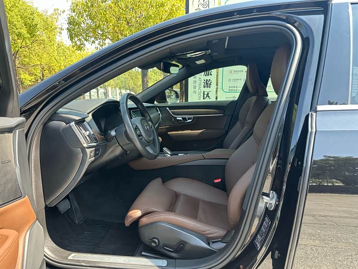 Photo 6 - Volvo S90