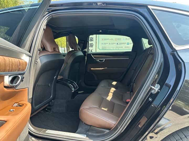 Photo 7 - Volvo S90