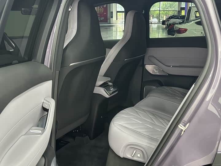 Фото 7 - Nio EC6