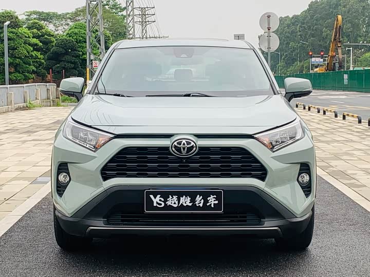Photo 2 - Toyota RAV4
