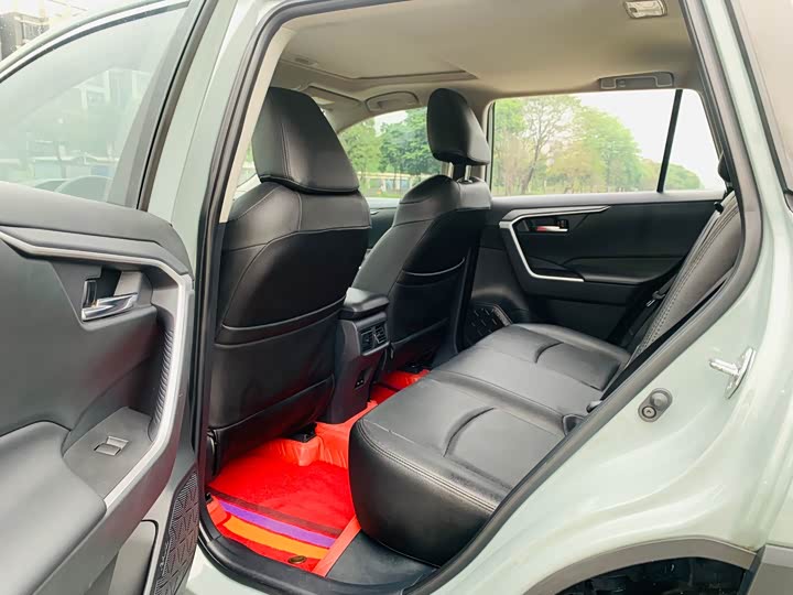 Photo 5 - Toyota RAV4