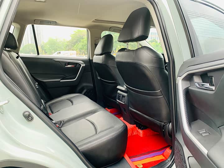 Photo 6 - Toyota RAV4