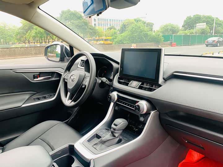 Photo 8 - Toyota RAV4